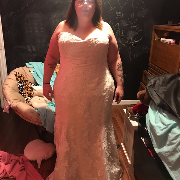 Wedding dress - Picture 3 of 4